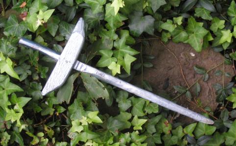 <img0*300:stuff/1st%20knife%202.jpg>
