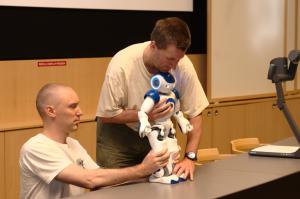 <img300*0:stuff/3568173282_0f8dafb968_b_d.jpg>