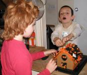 <img0*150:stuff/5%20haunted%20gingerbread%20house%2007.jpg>
