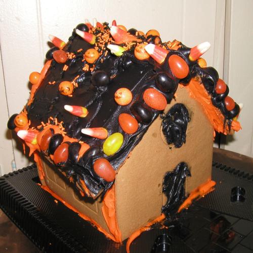 <img500*0:stuff/6%20haunted%20gingerbread%20house%2007.jpg>