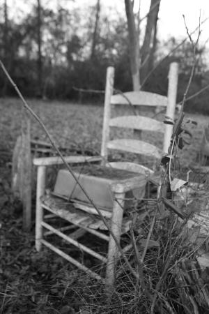 <img300*0:stuff/Abandoned_Chair.jpg>