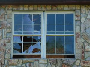 <img300*0:stuff/Another_broken_window.jpg>