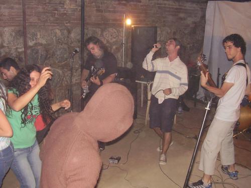 <img0*375:stuff/AntesBien_playing_in_Talca.jpg>