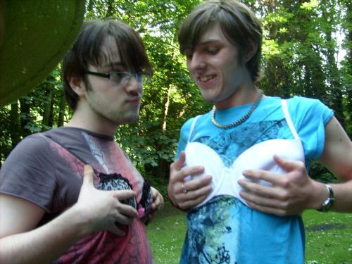 <img:http://elftown.heddate.com/stuff/BBQ.jpg?y=375&x=500>