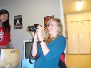 <img300*0:stuff/Babe_with_big_camera.jpg>