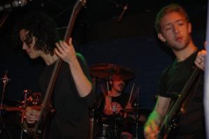 <img300*0:stuff/Bass%2c_drumms_and_a_smoking_guitar.jpg>