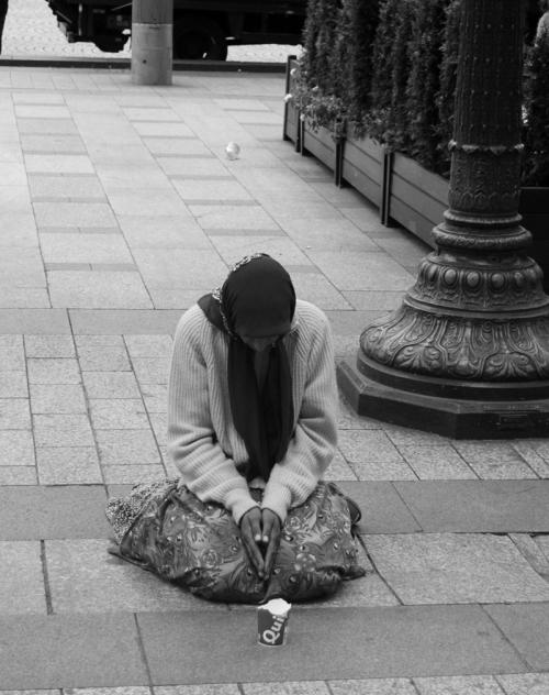<img500*632:stuff/Beggar.jpg>
