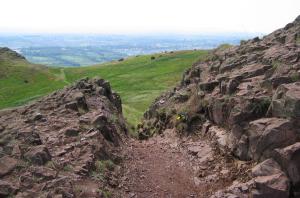 <img300*0:stuff/BeyondtheCliff2.jpg>