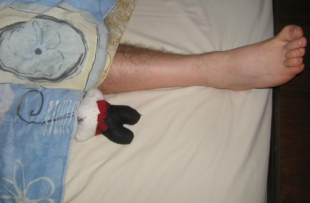 <img0*400:stuff/Bob%20crawlin%20into%20bed.JPG>