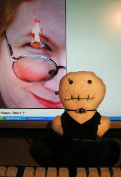 <img0*350:stuff/Bob%20shows%20off%20jewelry.jpg>