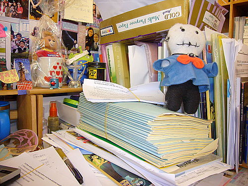 <img:stuff/Bob%20watchs%20Gloria%20working.jpg>