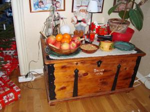 <img300*0:stuff/Bride%27s_Chest.jpg>