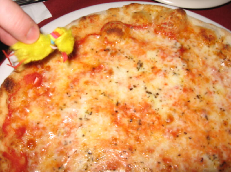 <img:stuff/C%3ADocuments%20and%20SettingsAllisonBureaubladmaria%20en%20pizza%202.bmp.jpg>