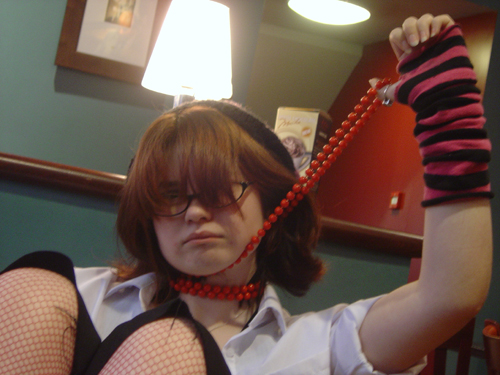 <img:stuff/C%3ADocuments%20and%20SettingsCora%20LinnMy%20DocumentsMy%20PicturesOutings%20with%20the%20CameraCaffe%20NeroSteph%20Red%20Bead%20Hang.jpg>