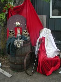 <img200*0:stuff/C%3ADocuments%20and%20SettingsLaceyDesktopElftown%20picturesa%20red.jpg>