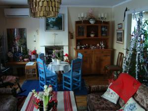 <img300*0:stuff/Classical_Swedish_furnitures.jpg>