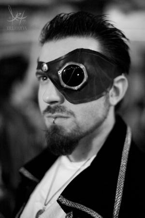 <img300*0:http://elftown.heddate.com/stuff/Commodore_Matthew_Cutting_Eyepiece_.jpg>