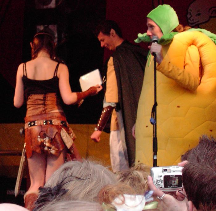 <img700*0:stuff/Costume-contest.jpg>