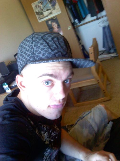 <img500*666:stuff/Crappy_pic_of_me.jpg>