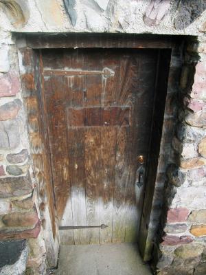 <img300*0:stuff/Door....jpg>