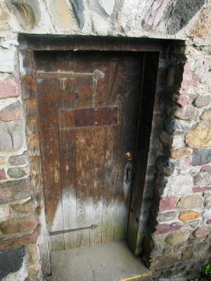 <img300*0:stuff/Door.jpg>