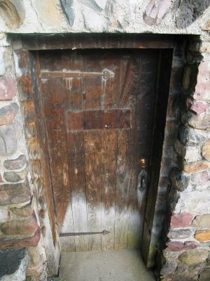 <img300*0:stuff/Door_Take_2.jpg>