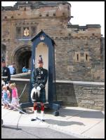 <img0*200:stuff/Edinburgh%20Castle%20guard.jpg>