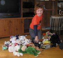 <img0*200:stuff/Eirikr%20and%20Mass%20a%20Plushies%201.jpg>