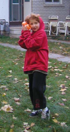 <img300*0:stuff/Eirikr%20tossin%20pumpkin.jpg>
