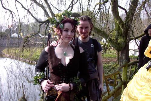 <img500*0:stuff/ElfTown-Friends.jpg>