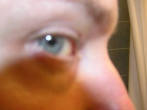 <img300*0:stuff/Eye_looking_at_you_to_the_side.jpg>