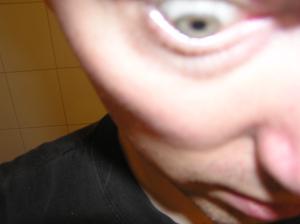 <img300*0:stuff/Eye_looking_down_scary..jpg>