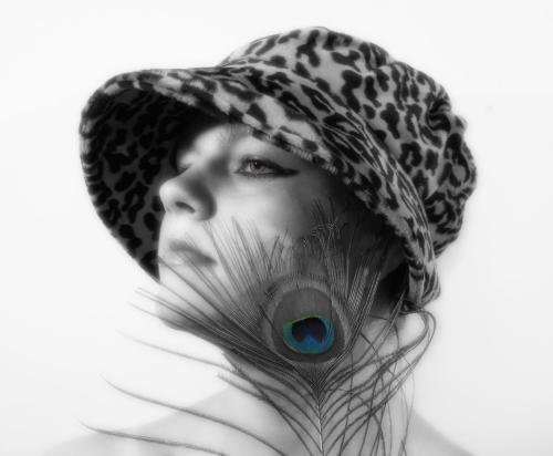 <img500*412:stuff/Feather_Pose.jpg>