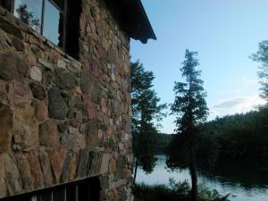 <img300*0:stuff/Green_Lakes_Building.jpg>