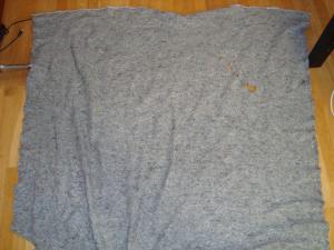 <img300*0:stuff/Grey_old_blanket.jpg>