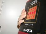 <img150*0:stuff/Hand_holding_package.jpg>