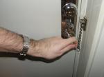 <img150*0:stuff/Hand_opening_door._.jpg>
