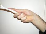 <img150*0:stuff/Hand_using_a_brush_from_the_below..jpg>