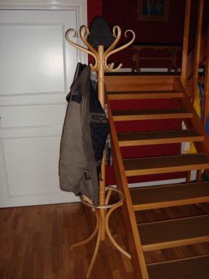 <imgr300*0:stuff/Hat_and_Coat_stand.jpg>