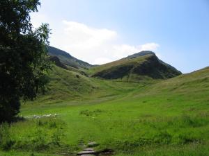 <img300*0:stuff/HolyroodPark.jpg>