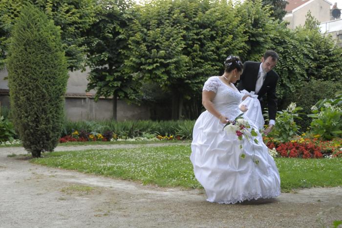 <img700*0:stuff/IskemarriageFrance.jpg>
