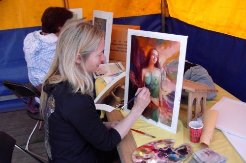 <img500*0:stuff/Julie-Bell.jpg>