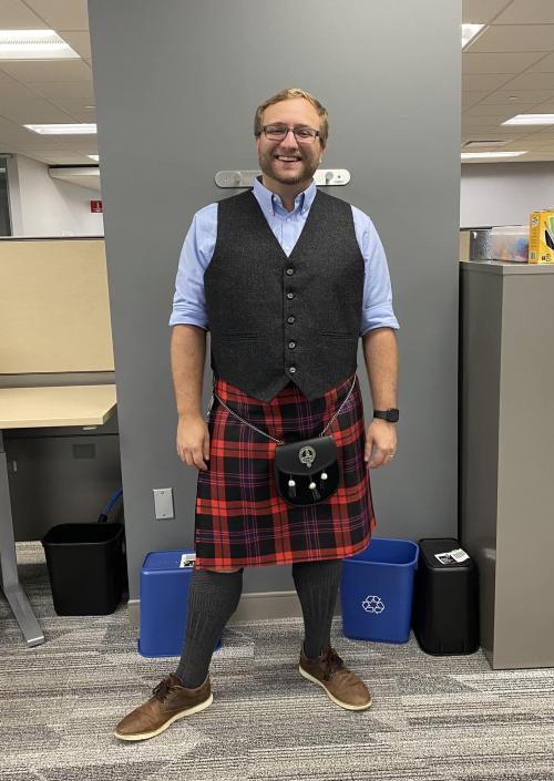 <img500*705:stuff/Just_a_guy_and_his_Kilt..jpg>