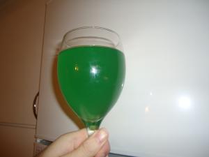 <img300*0:stuff/Kiwi-wine_glass.jpg>