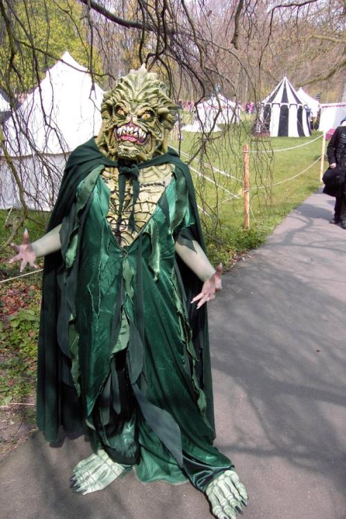 <img500*0:stuff/Lizard%20Lady.jpg>