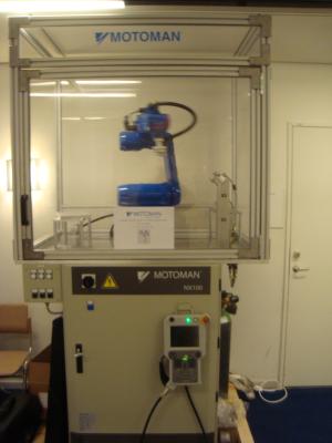 <img300*0:stuff/Motoman_Robot.jpg>