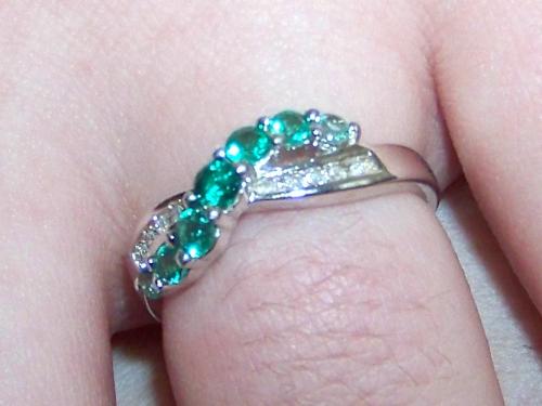 <img500*375:stuff/My_engagement_ring_3.jpg>