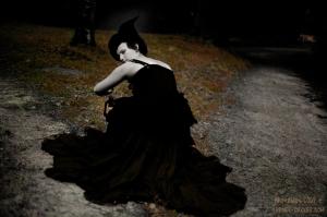 <img300*0:stuff/NehirwenAsWitch.jpg>