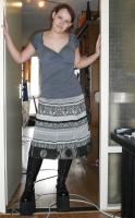 <img0*200:stuff/NehirwensSkirt2.jpg>