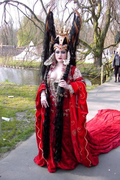 <img500*0:stuff/Red-Queen.jpg>